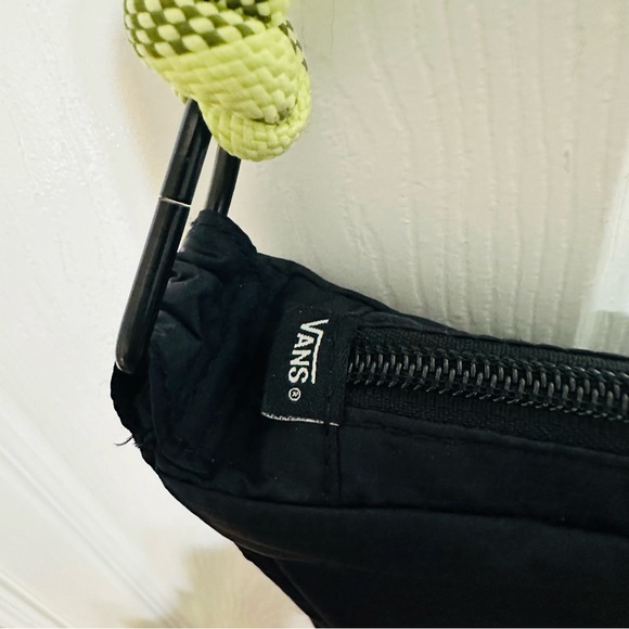 Vans Belay Crescent Bag Purse Black Crossbody Bag with Adjustable Strap - Picture 3 of 11